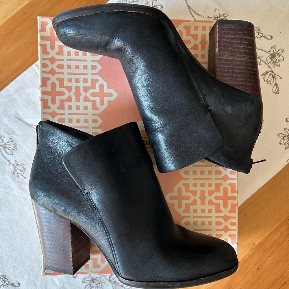Black Gianni Bini Booties Size 8